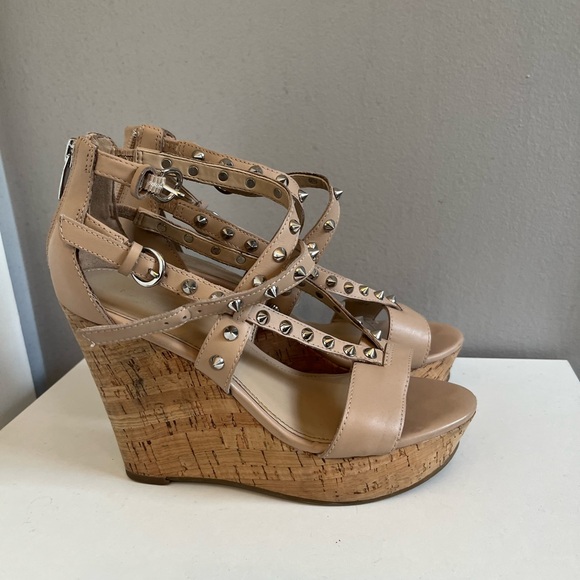 Marc Fisher | Lorda Spike Leather Wedge Nude - Picture 2 of 5